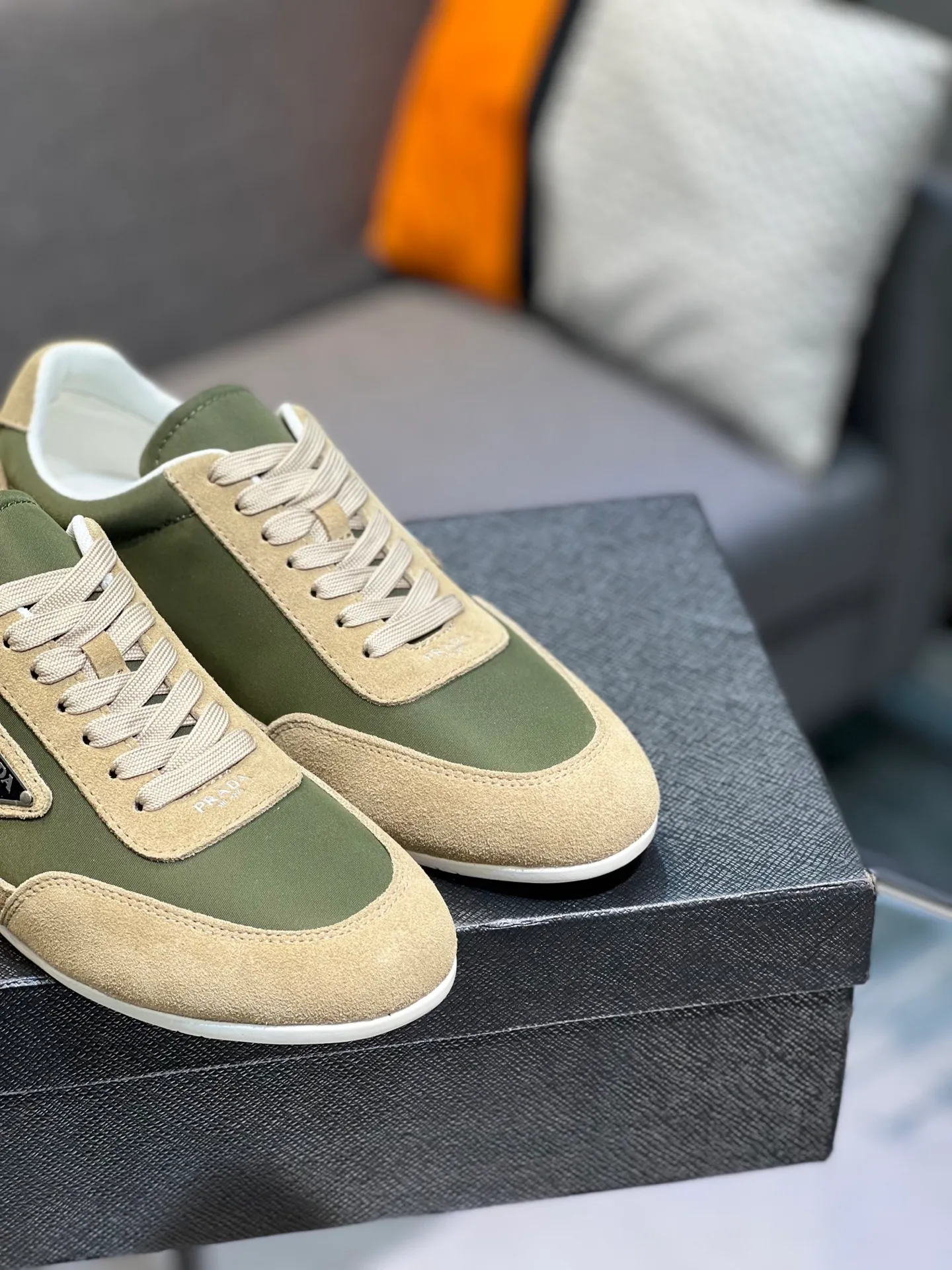 Men's shoes 💰440 PRADA (Prada) uses original cow suede, genuine leather lining, original foam wear-resistant soft outsole, casual sports version, young fashion, European and American trend, British style, actual picture color. Standard code: Men’s size 38/44 (45 can be customized)